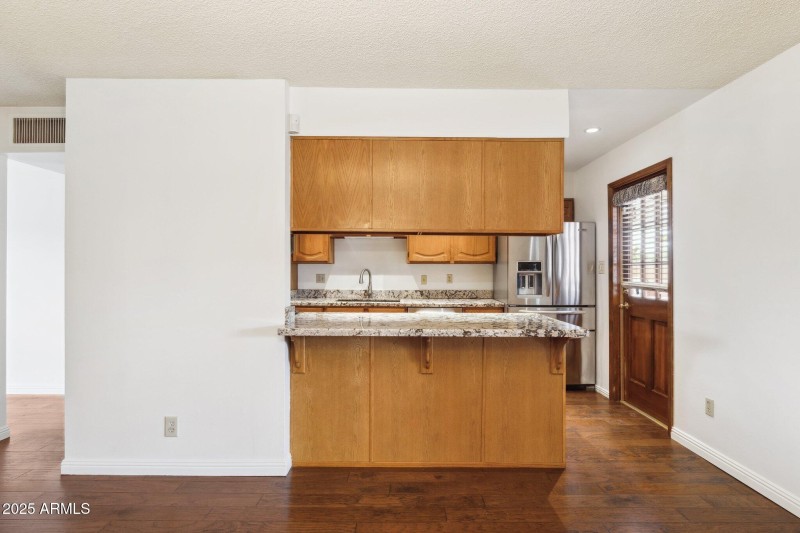 13-web-or-mls-8629-e-cambridge-ave