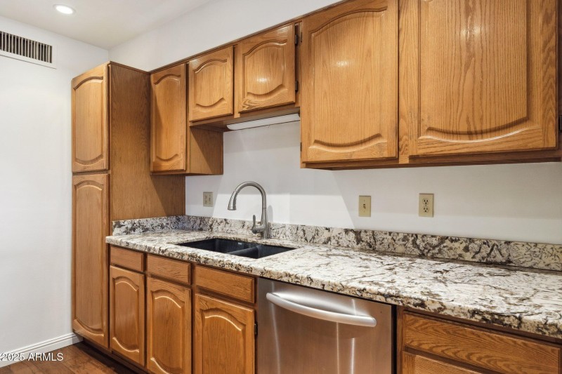 14-web-or-mls-8629-e-cambridge-ave