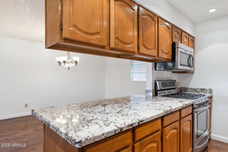 15-web-or-mls-8629-e-cambridge-ave