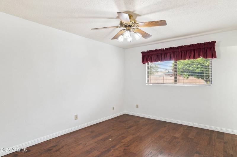 17-web-or-mls-8629-e-cambridge-ave