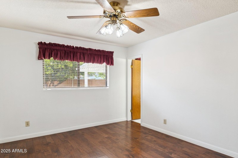 18-web-or-mls-8629-e-cambridge-ave