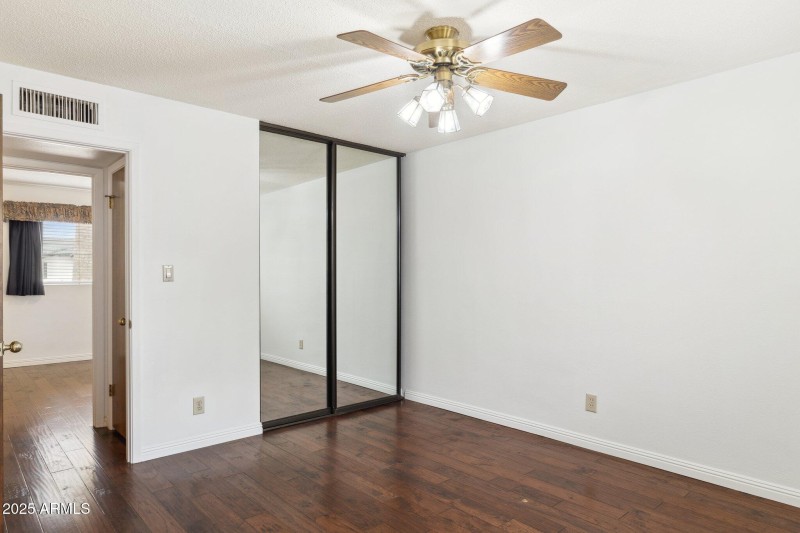 19-web-or-mls-8629-e-cambridge-ave