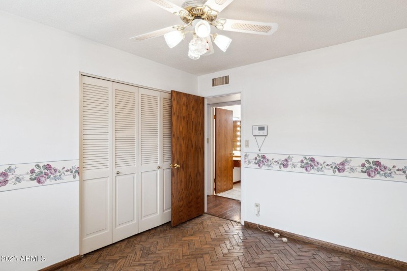 24-web-or-mls-8629-e-cambridge-ave