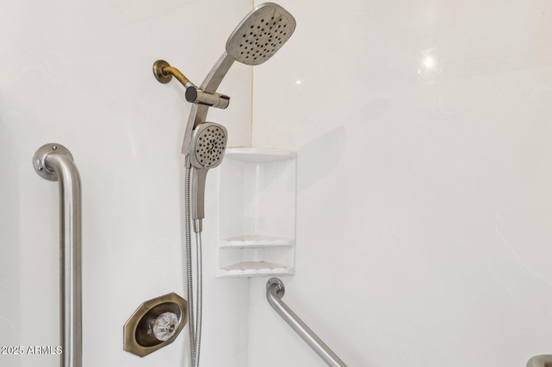 26-web-or-mls-8629-e-cambridge-ave