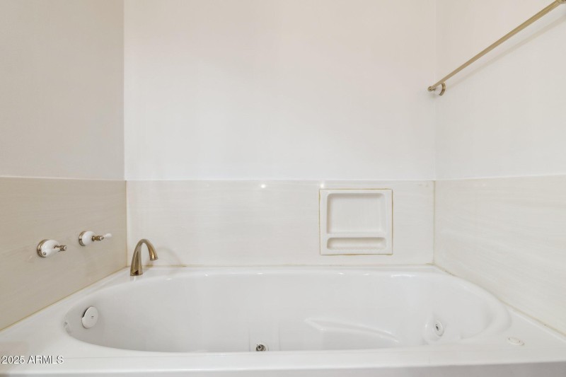 28-web-or-mls-8629-e-cambridge-ave