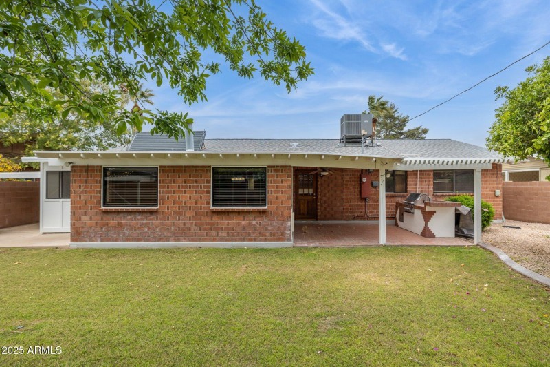 32-web-or-mls-8629-e-cambridge-ave