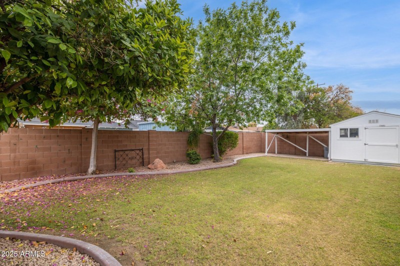 33-web-or-mls-8629-e-cambridge-ave