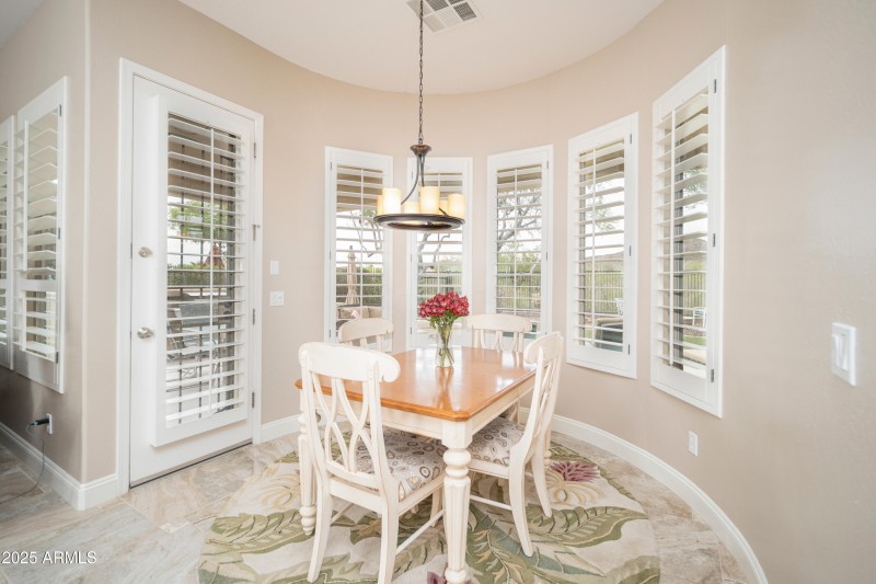 17_Casual Dining Area_Terrific Views