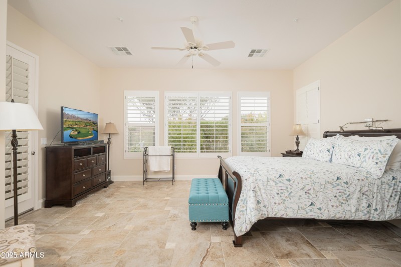 18_Spacious Owner's Retreat