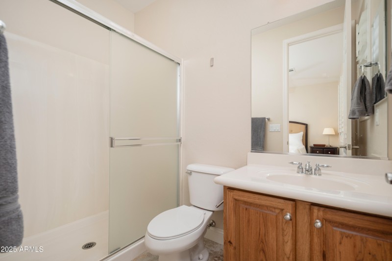 25_En Suite Guest Bath