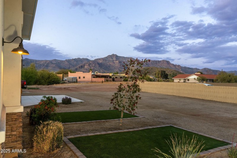 Front yard view!