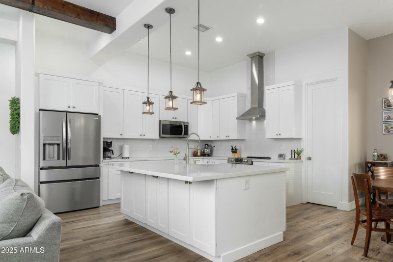 Amazing kitchen with quartz counters
