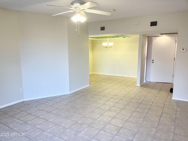 Living room 4