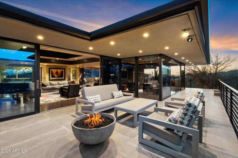 014-Living Room Patio