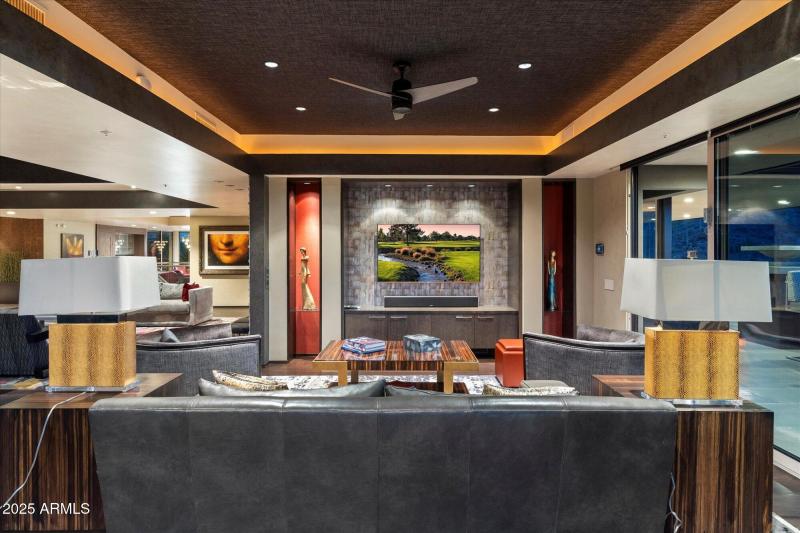 031-Den _ Family Room