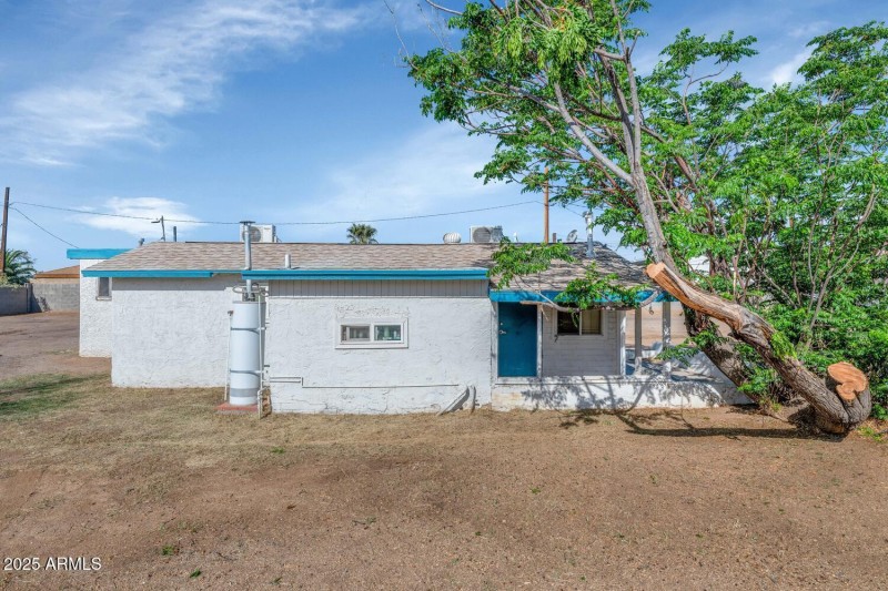 715721 W Cinnabar Ave-large-035-028-7157