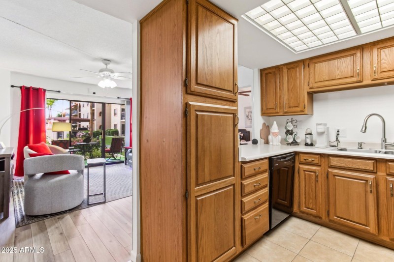 11-web-or-mls-10330-w-thunderbird-blvd-a