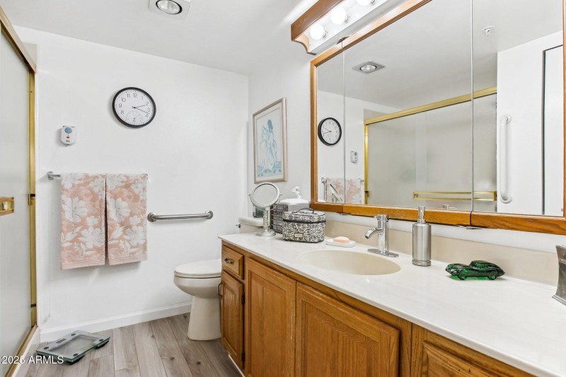 19-web-or-mls-10330-w-thunderbird-blvd-a
