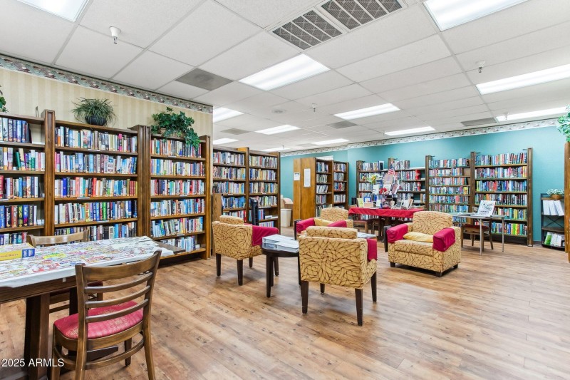 29-web-or-mls-10330-w-thunderbird-blvd-a