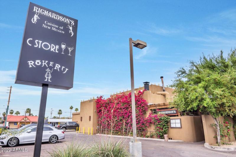 1411 E Orangewood Ave-large-027-007-1411