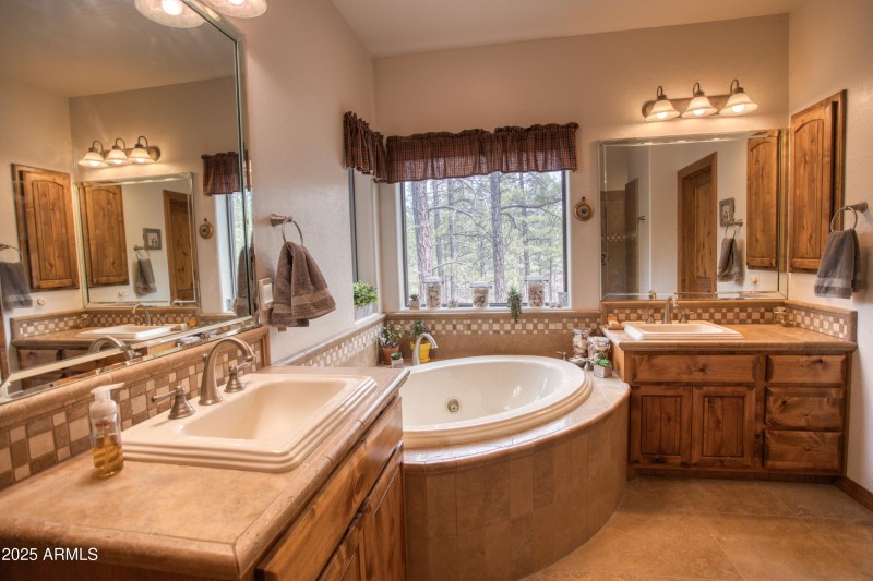 019_Main Suite