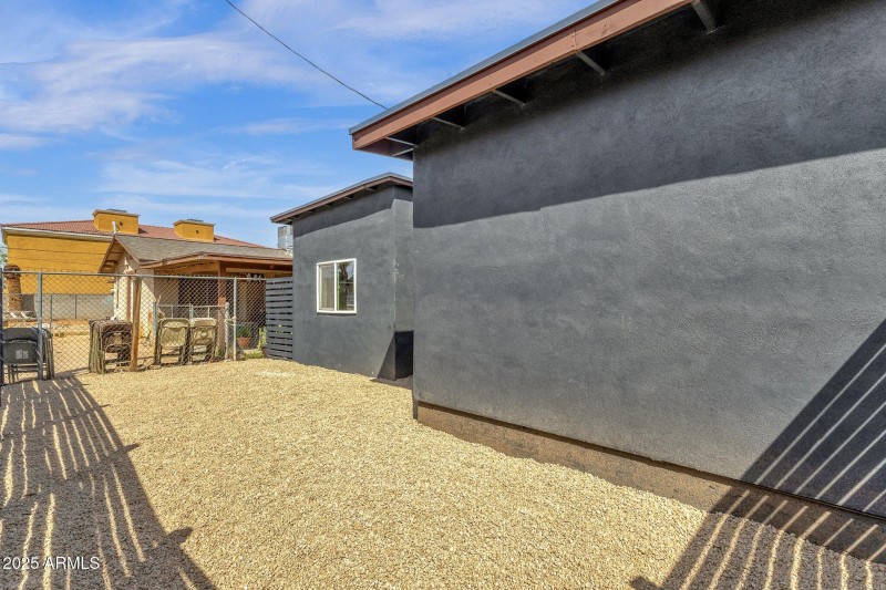42-web-or-mls-1341-e-willetta-st