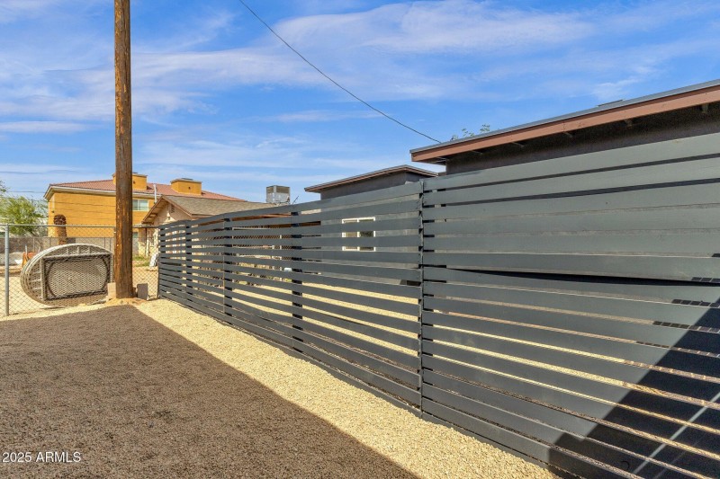 70-web-or-mls-1341-e-willetta-st