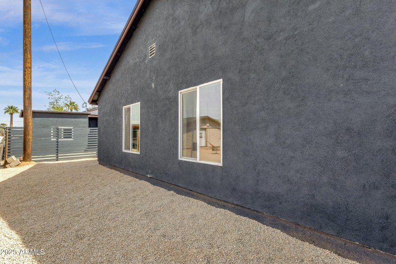 74-web-or-mls-1341-e-willetta-st
