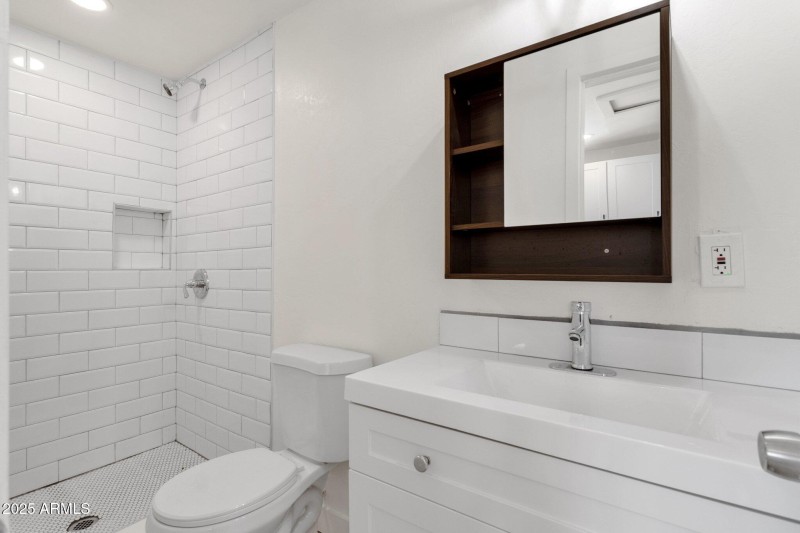 13-web-or-mls-1341-e-willetta-st