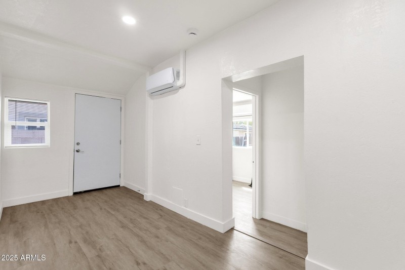 38-web-or-mls-1341-e-willetta-st