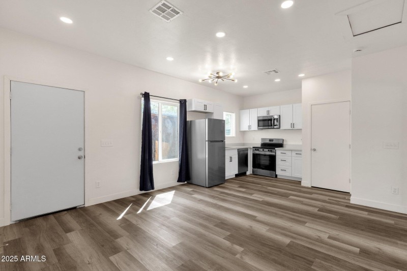 52-web-or-mls-1341-e-willetta-st