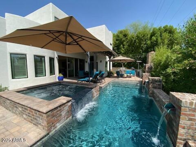 Fab pool and spa!