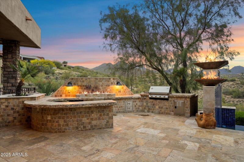 Stone Bar & BBQ Entertainment