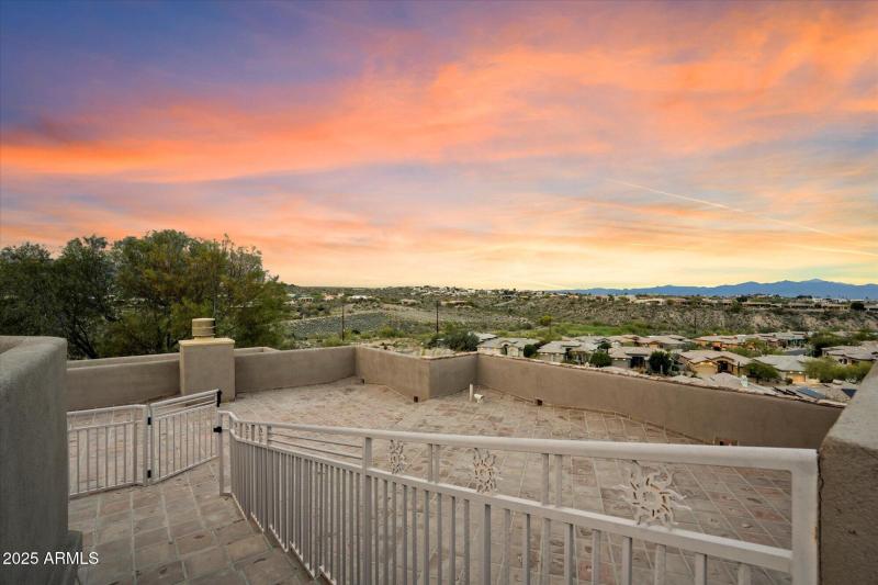 Scenic Rooftop Lookout
