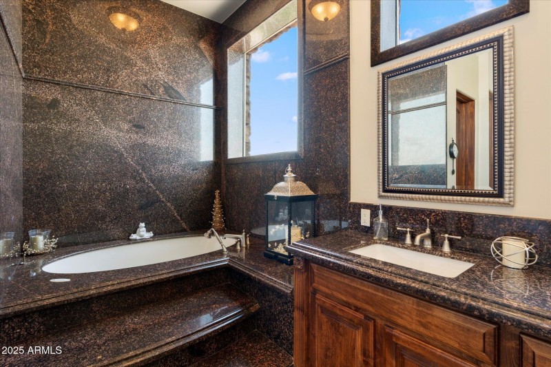 Spa-Like Tub & Granite Finishes