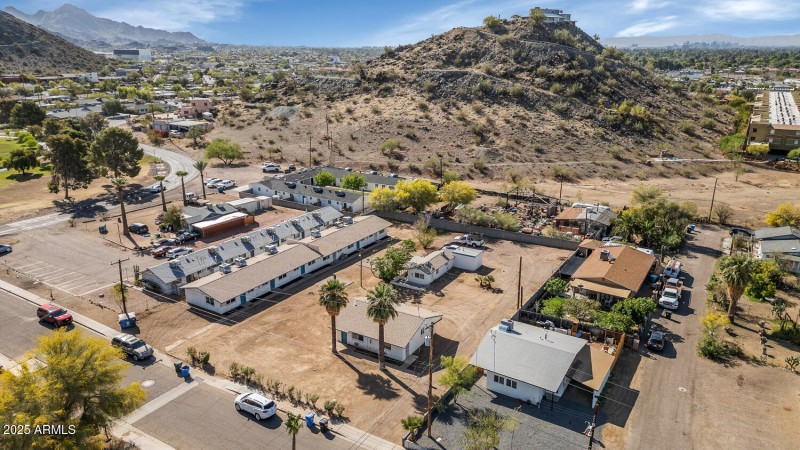 715 W Cinnabar Ave-large-005-001-715 W C