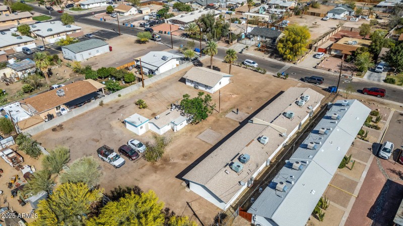 715 W Cinnabar Ave-large-007-004-715 W C