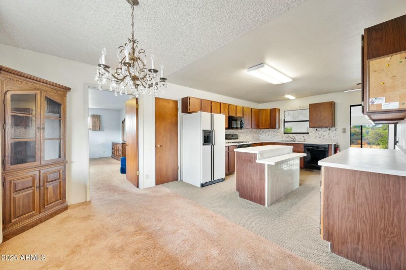 Dining & Kitchen