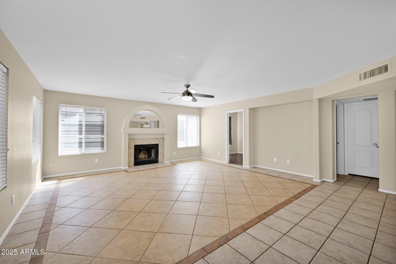 659 Dodge - 12Family Room