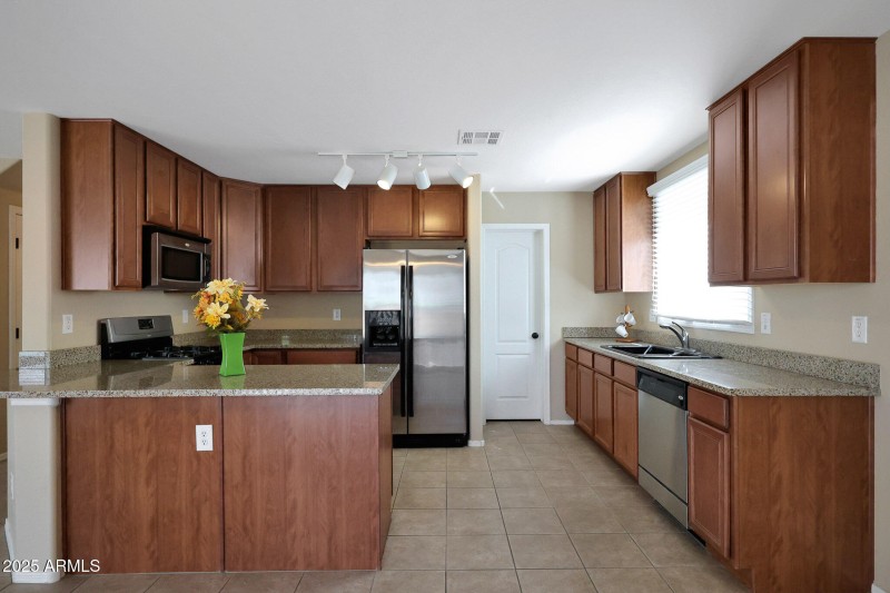 Stainless Steel Apliances Included