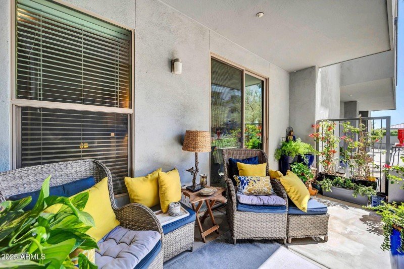 945 E Playa Del Norte Dr 1003-27