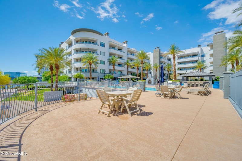 945 E Playa del Norte Dr-Community-10