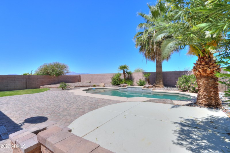 Private yard with no homes behind