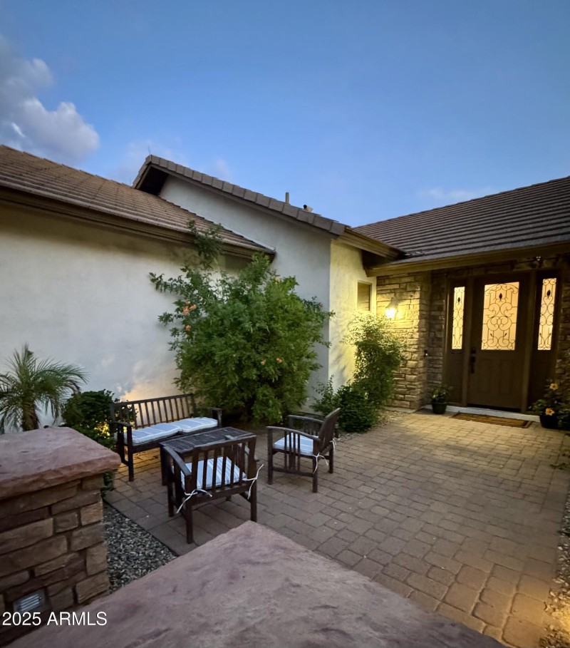 Lovely Front Courtyard
