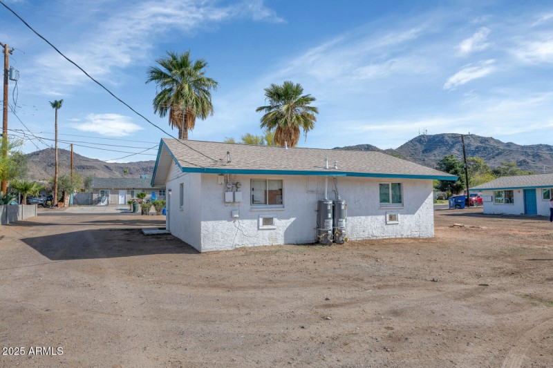 721 W Cinnabar Ave-large-013-023-721 W C