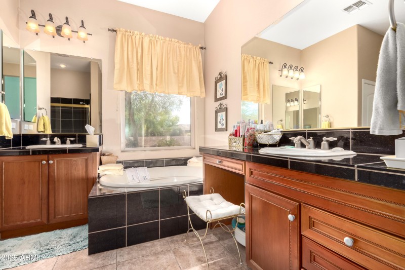 Sol Mar - Master Bath
