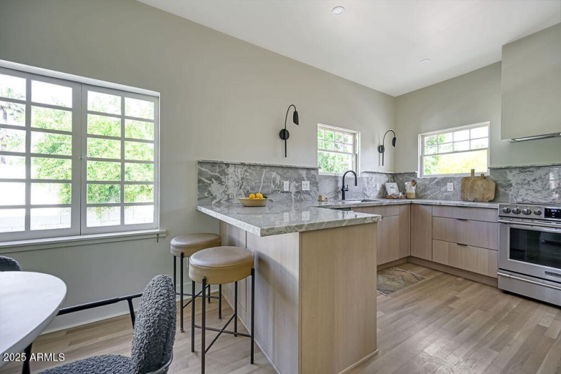 525 Kitchen
