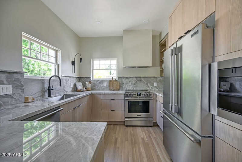 525 Kitchen