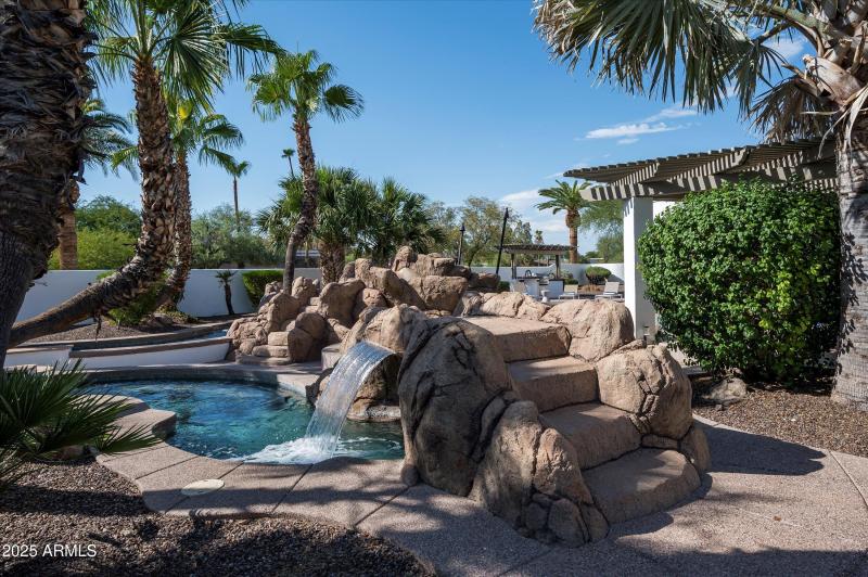 57-5901 E Mountain View Rd-57