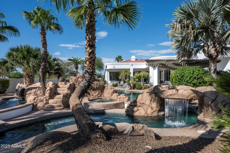 05-5901 E Mountain View Rd-5